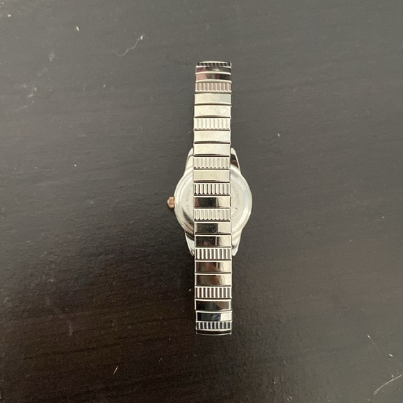 Quartz stainless steel stretchable silver watch - Picture 3 of 3